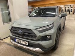 Grön Begagnad 2022 Toyota RAV4 Hybrid SUV | 409 900 kr (Marknadspris)