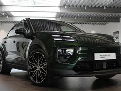 Grön Begagnad 2024 Porsche Macan SUV | 1 175 000 kr (Marknadspris)