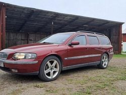 Röd Begagnad 2004 Volvo V70 Kombi | 27 000 kr (Marknadspris)