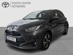 Mörkgrå Begagnad 2024 Toyota Yaris Hybrid Active Halvkombi | 249 900 kr (Marknadspris)