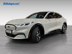 Vit Begagnad 2022 Ford Mustang Mach-E Standard Range SUV | 379 800 kr (Marknadspris)