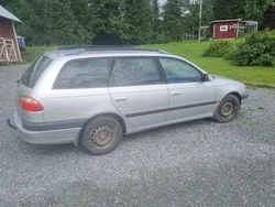 Grå Begagnad 2001 Toyota Avensis Kombi | 7 000 kr (Superpris)