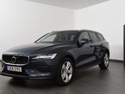 Mörkblå Begagnad 2024 Volvo V60 CC Core Kombi | 399 500 kr (Superpris)