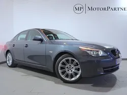 Grå Begagnad 2009 BMW 520 Sedan | 94 900 kr (Marknadspris)
