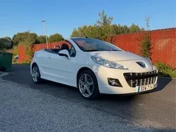 Vit Begagnad 2011 Peugeot 207 CC Cab | 64 000 kr (Marknadspris)