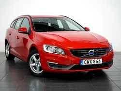 Röd Begagnad 2014 Volvo V60 Kinetic Kombi | 134 900 kr (Marknadspris)
