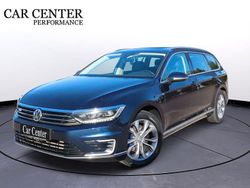 Mörkblå Begagnad 2017 VW Passat GTE Kombi | 169 900 kr (Marknadspris)