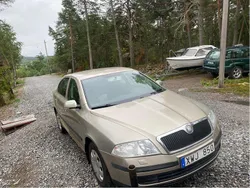 Brun Begagnad 2006 Skoda Octavia Halvkombi | 14 500 kr (Bra pris)