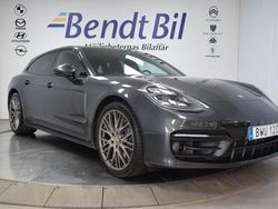 Grå Begagnad 2023 Porsche Panamera 4 Sport Turismo Sedan | 949 500 kr (Marknadspris)