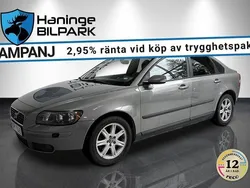 Grå Begagnad 2005 Volvo S40 Kinetic Sedan | 29 900 kr (Marknadspris)