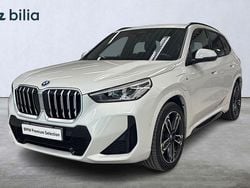 Vit (mineralvit metallic) Begagnad 2025 BMW X1 M Sport SUV | 569 900 kr (Lite dyr)