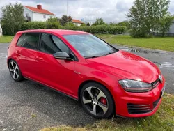Röd Begagnad 2014 VW Golf VII GTI Halvkombi | 179 000 kr (Marknadspris)