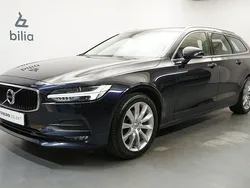 Mörkblå Begagnad 2019 Volvo V90 Momentum Kombi | 249 900 kr (Marknadspris)