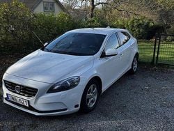 Vit Begagnad 2014 Volvo V40 Kombi | 72 000 kr (Bra pris)