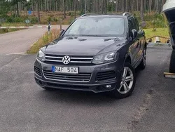 Brun Begagnad 2013 VW Touareg R-line SUV | 169 000 kr (Marknadspris)