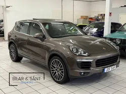 Ljusbrun (brun) Begagnad 2015 Porsche Cayenne Chrono SUV | 359 900 kr (Marknadspris)