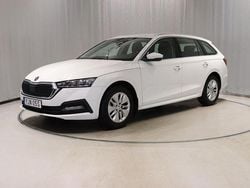 Vit Begagnad 2023 Skoda Octavia G-TEC Kombi | 264 900 kr (Marknadspris)