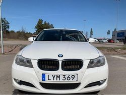 Vit Begagnad 2011 BMW 318 Comfort Edition Sedan | 69 900 kr (Lite dyr)