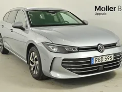 Silver (oyster silver metallic) Begagnad 2024 VW Passat Business Kombi | 337 000 kr (Marknadspris)