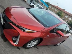 Röd Begagnad 2019 Toyota Prius Plug-in Hybrid Halvkombi | 239 000 kr (Lite dyr)