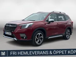 Ljusröd (röd metallic) Begagnad 2022 Subaru Forester SUV | 344 900 kr (Marknadspris)