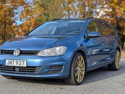 Blå Begagnad 2015 VW Golf VII Kombi | 105 000 kr (Marknadspris)
