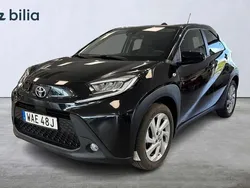 Svart Begagnad 2022 Toyota Aygo Comfort Halvkombi | 159 900 kr (Marknadspris)