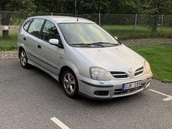 Silver Begagnad 2003 Nissan Almera Tino Minibuss | 12 500 kr