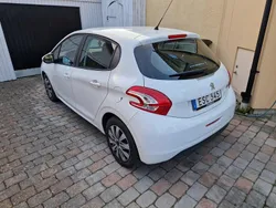 Grå Begagnad 2013 Peugeot 208 Halvkombi | 39 000 kr (Marknadspris)