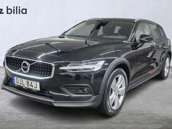 Svart Begagnad 2019 Volvo V60 CC SE Kombi | 319 000 kr (Marknadspris)