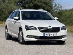 Vit Begagnad 2016 Skoda Superb Style Kombi | 189 900 kr (Marknadspris)