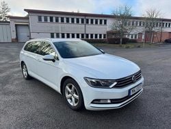 Vit Begagnad 2016 VW Passat Kombi | 129 900 kr (Superpris)