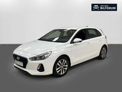Vit Begagnad 2017 Hyundai i30 Comfort Halvkombi | 109 000 kr (Marknadspris)