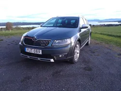 Grå Begagnad 2017 Skoda Octavia Scout Kombi | 115 000 kr (Bra pris)
