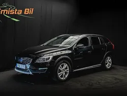 Svart Begagnad 2018 Volvo V60 CC Pro Kombi | 249 700 kr (Superpris)