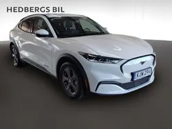 Vit Begagnad 2021 Ford Mustang Mach-E Standard Range SUV | 329 500 kr (Marknadspris)