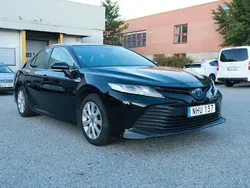 Svart Begagnad 2020 Toyota Camry Hybrid Active Sedan | 169 700 kr