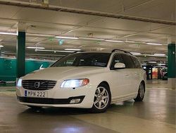 Vit Begagnad 2011 Volvo V70 Momentum Kombi | 87 000 kr (Marknadspris)