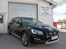Svart Begagnad 2018 Volvo V60 CC Standard Kombi | 249 000 kr (Bra pris)