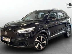 Svart (black) Begagnad 2022 MG ZS Luxury Sedan | 249 900 kr (Bra pris)