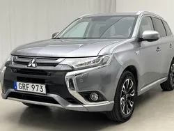 Grå Begagnad 2016 Mitsubishi Outlander SUV | 154 800 kr (Marknadspris)