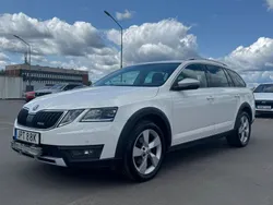 Vit Begagnad 2019 Skoda Octavia Scout Kombi | 154 900 kr (Bra pris)