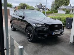 Svart Begagnad 2017 Jaguar F-Pace SUV | 245 000 kr (Marknadspris)