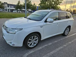 Vit Begagnad 2014 Mitsubishi Outlander P-HEV SUV | 52 000 kr (Superpris)