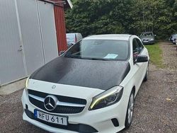 Vit Begagnad 2016 Mercedes A180 Halvkombi | 145 000 kr (Marknadspris)