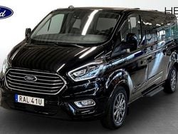 Svart (black) Begagnad 2023 Ford Tourneo Minibuss | 449 900 kr (Marknadspris)