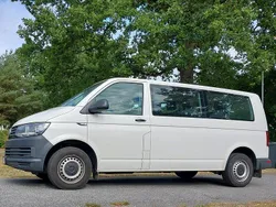 Vit Begagnad 2019 VW Caravelle Trendline Minibuss | 205 000 kr