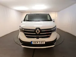 Vit Begagnad 2024 Renault Trafic Van | 379 800 kr (Marknadspris)