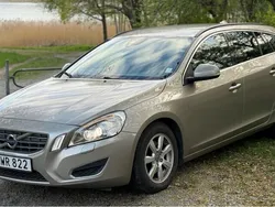 Brun Begagnad 2013 Volvo V60 Momentum Kombi | 119 000 kr (Marknadspris)