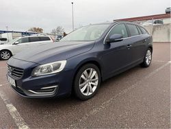 Blå Begagnad 2014 Volvo V60 Momentum Kombi | 84 900 kr (Marknadspris)